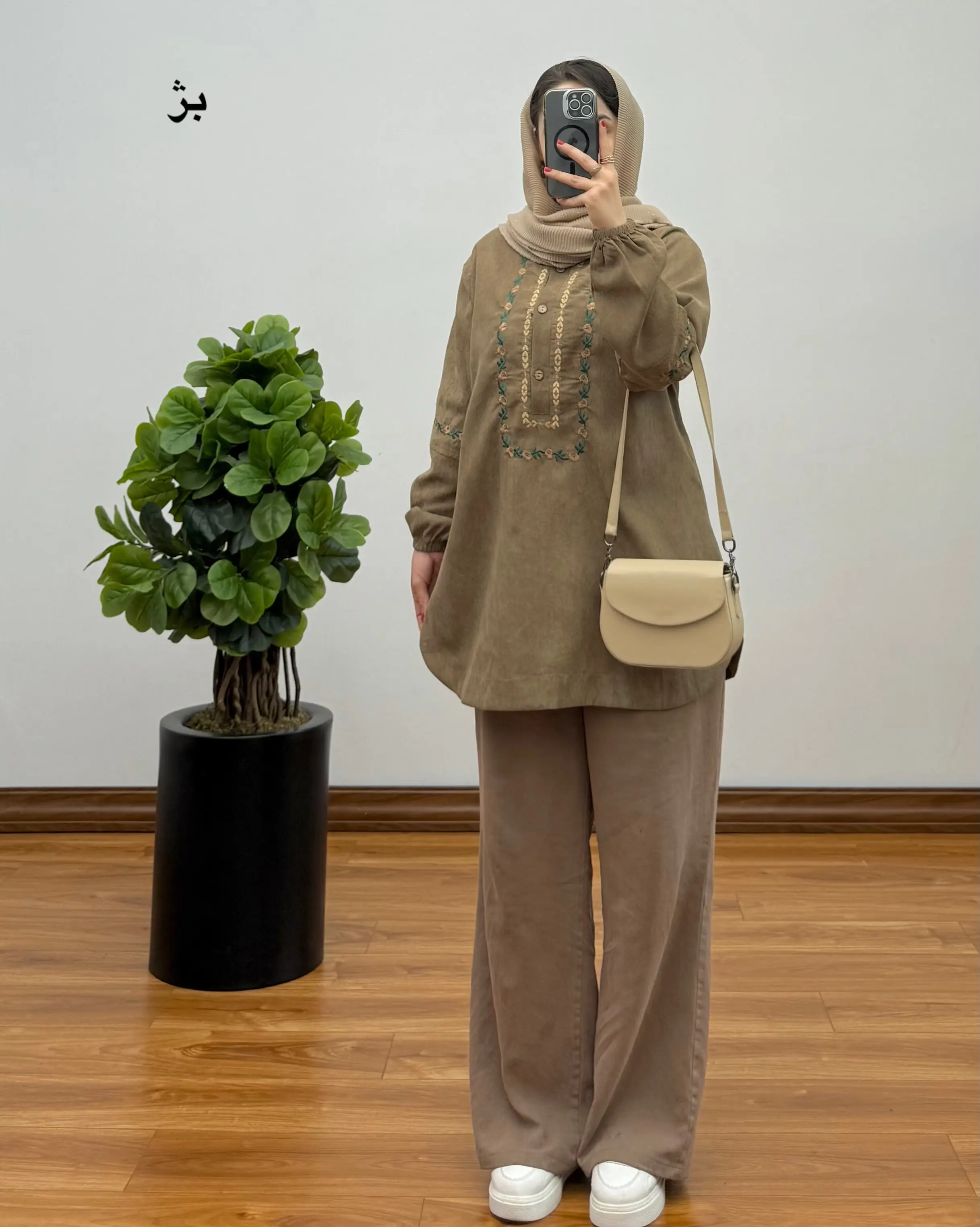 مانتو گلدوزی فروغ ۲